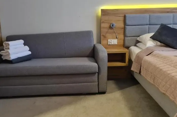 Apartment Czarna Gora 233 3*